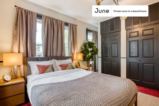 Building Photo - Room in Shared 4 bed/2 bath home in Columbia Heights