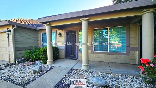 Foto del edificio - El Dorado Hills Home + Detached Guest Suite | Solar | 3-Car Garage | Private Backyard