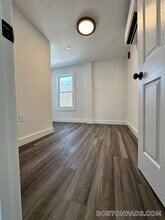 Building Photo - 211 S Main St