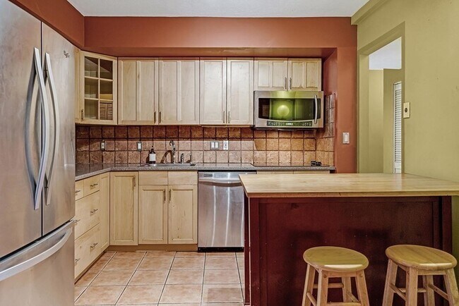 Building Photo - 405 Langley Rd