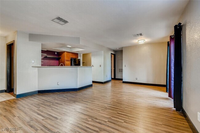 Foto del edificio - 8600 W Charleston Blvd