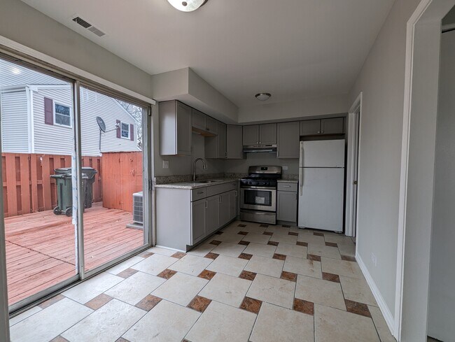 Building Photo - 1806 Jamestown Cir