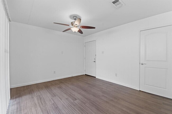Building Photo - 1840 Burton Dr
