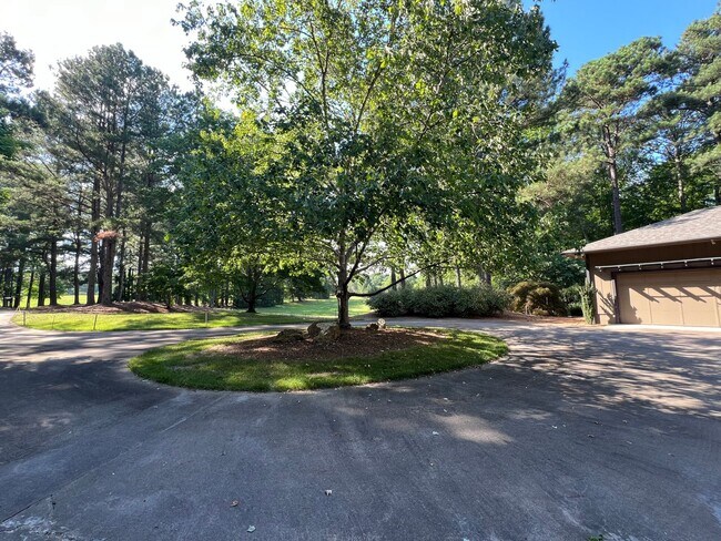 Foto del edificio - 3005 Hickory Tree Pl