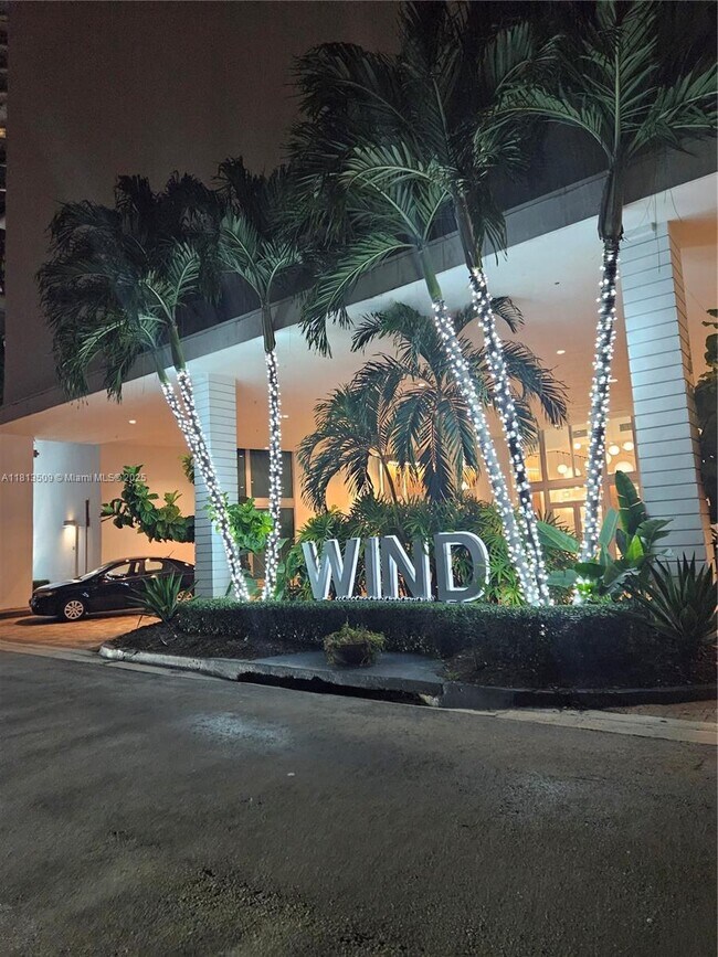 Foto del edificio - 350 S Miami Ave