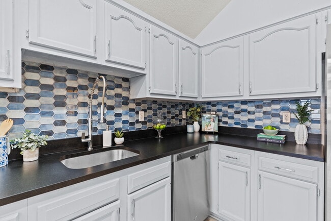 Building Photo - 318 Wright St