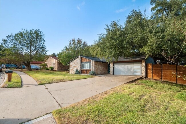 Building Photo - 1104 Durham Dr