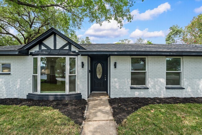 Foto del edificio - 10730 Wickersham Ln