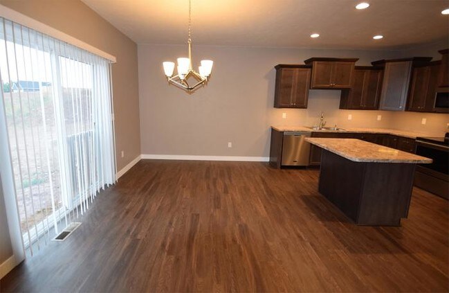 Building Photo - 3 Bedroom New Construction Town Home