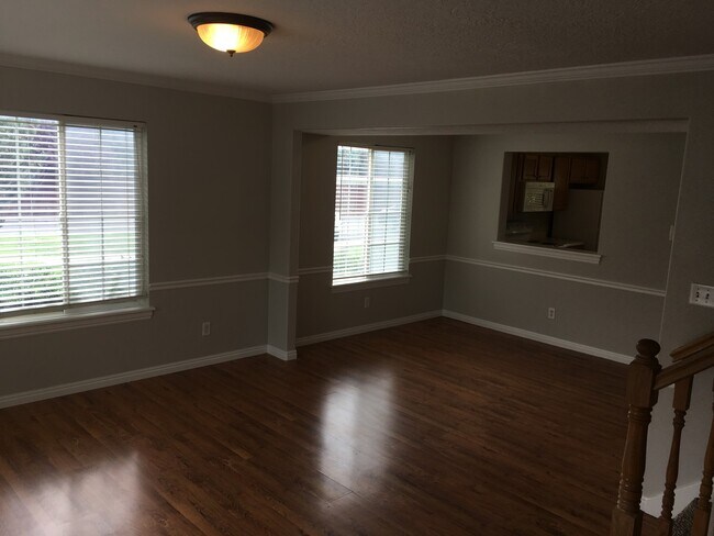 Building Photo - Great Town home