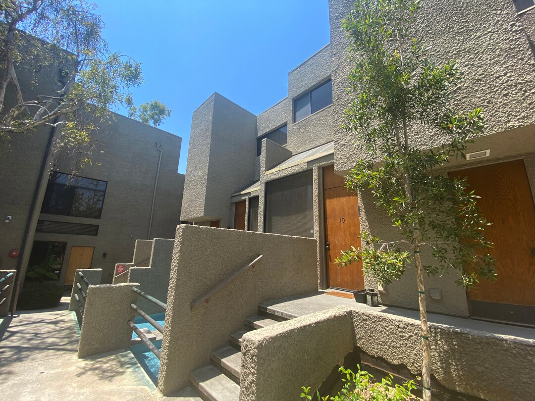 484 E California Blvd Unit 10, Pasadena, CA 91106 Condo for Rent in