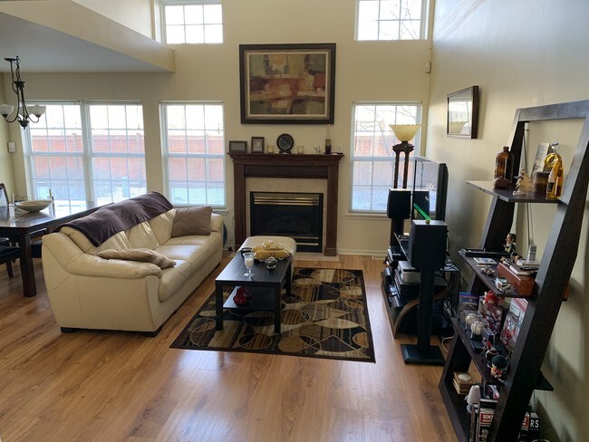 Foto del edificio - 389 Bloomfield Ct