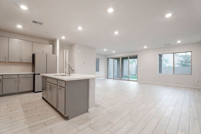 Foto del edificio - 11620 Desert Hollow Avenue