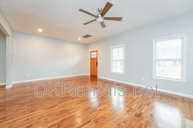 Photo - 617 McDonald St SE House