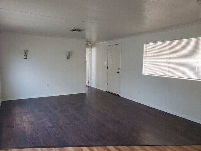 Foto del edificio - 2480 Carver Ave