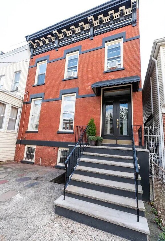 Primary Photo - 21 Jefferson Ave