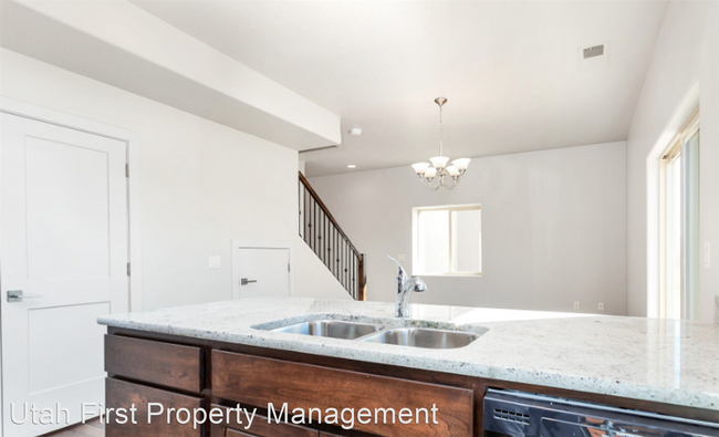 Foto del edificio - 3 br, 2.5 bath House - 2675 E 450 N #25