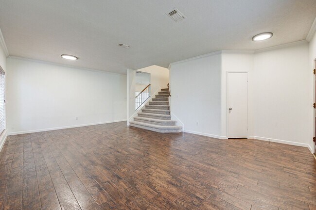 Foto del edificio - Charming 4-Bedroom Home with Modern Comfor...