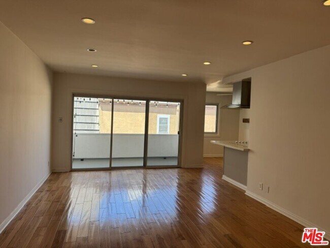 Foto del edificio - 8710 Delgany Ave