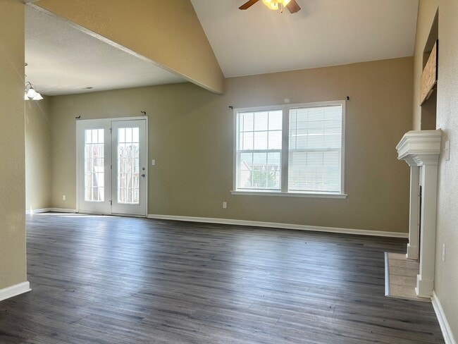Building Photo - 2705 Kathie Dr
