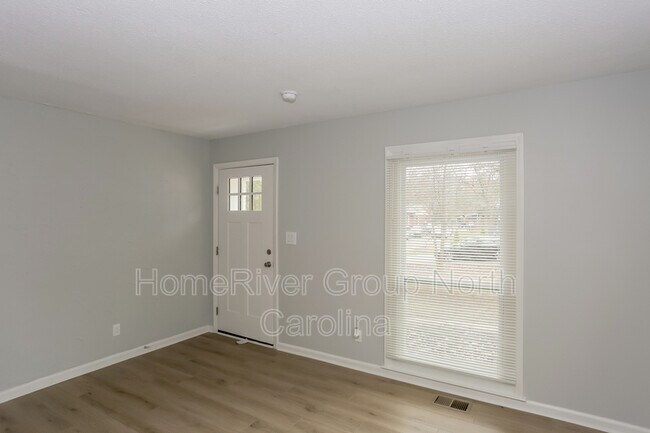 Foto del edificio - 600 Spring Hill Rd