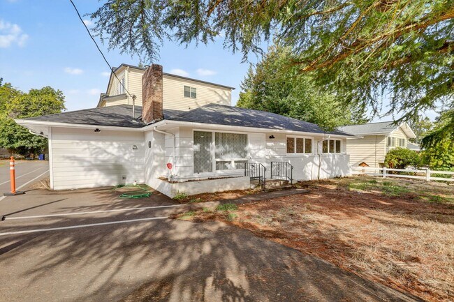Building Photo - 4 bedroom: Single Level SE Portland Home