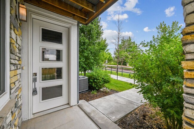 Building Photo - 6719 S Tempe Ct