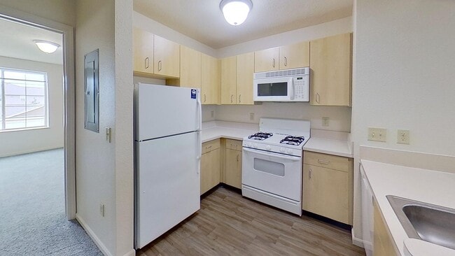 Building Photo - Colonial Pointe at Fairview Apartments