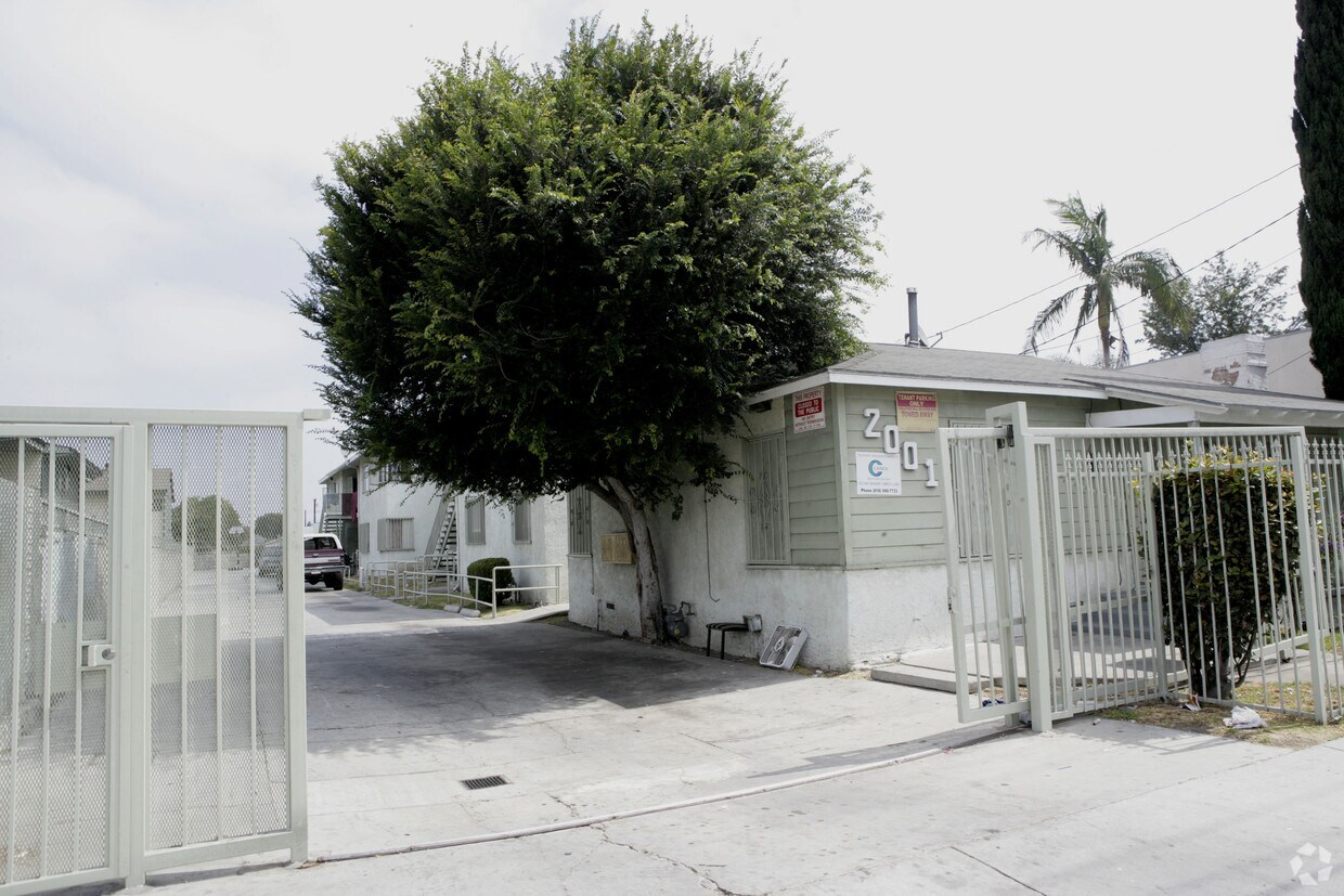 Foto principal - 2001 El Segundo Blvd