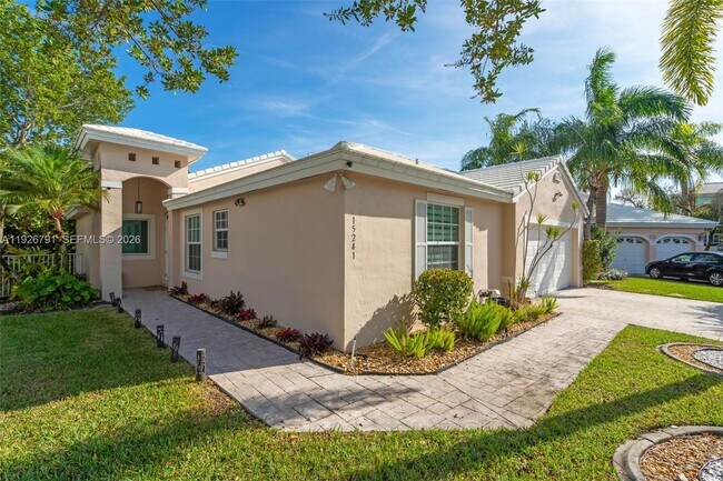 Foto del edificio - 15241 Wilshire Ct