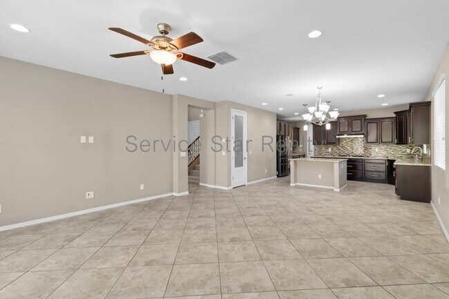 Building Photo - 180 E Horseshoe Dr