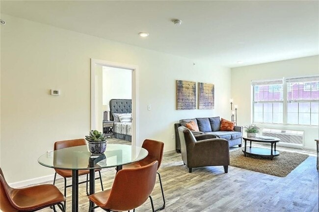 Building Photo - 327 Pine St