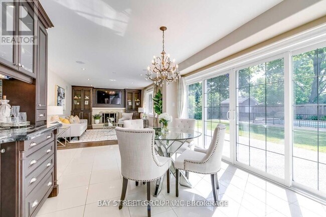 Photo du bâtiment - 1490 Oakhill Dr