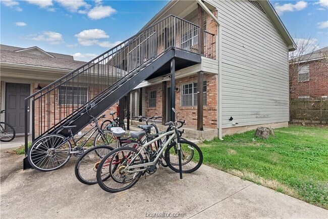 Building Photo - 3906 Aspen St
