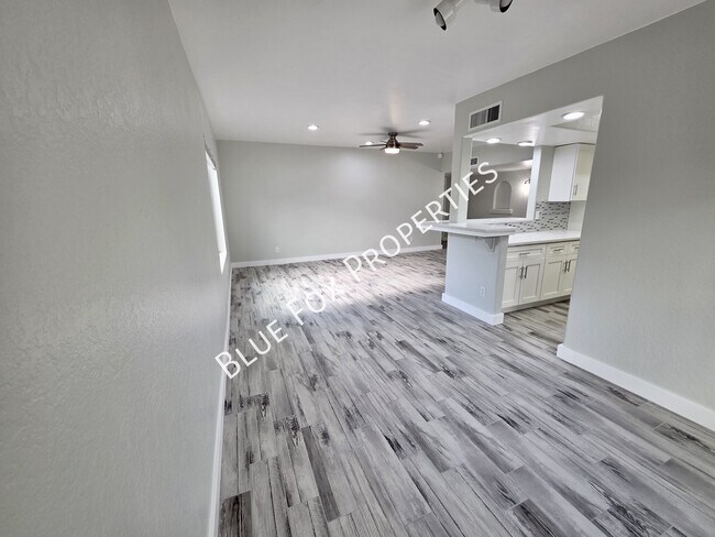 Building Photo - 8340 E Fond Du Lac Dr
