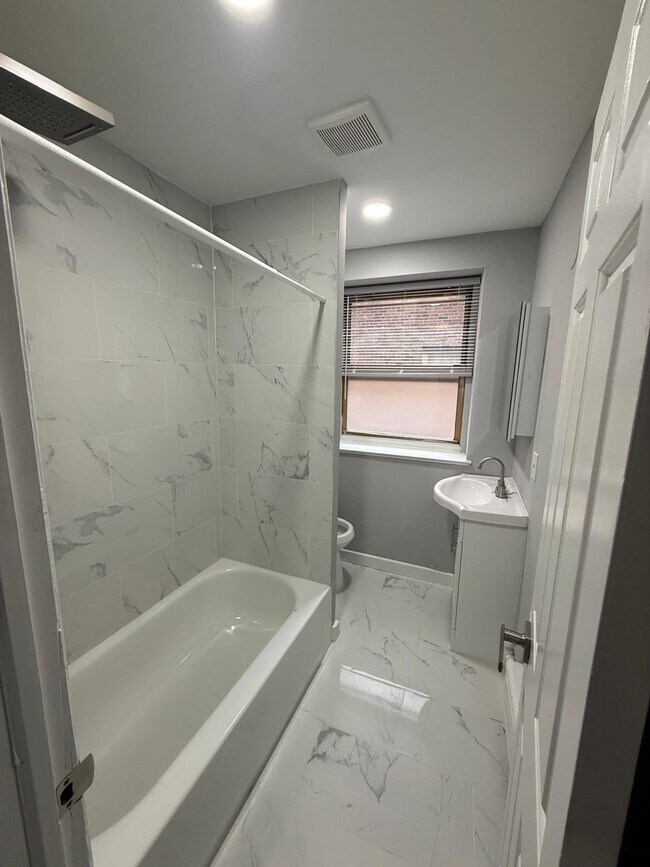 Foto del edificio - 215 W Walnut Ln