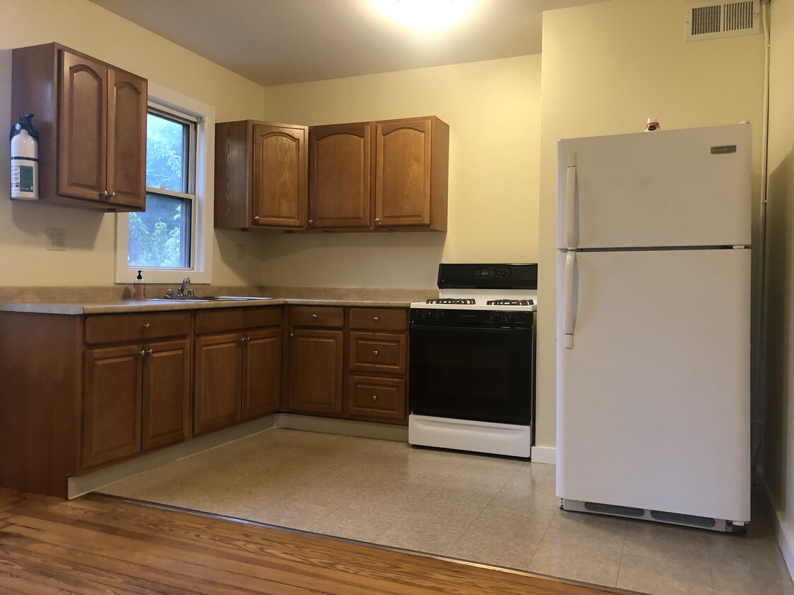 AMAZING RENOVATED 2BR NEAR CASS PARK Apartment for Rent in Woonsocket