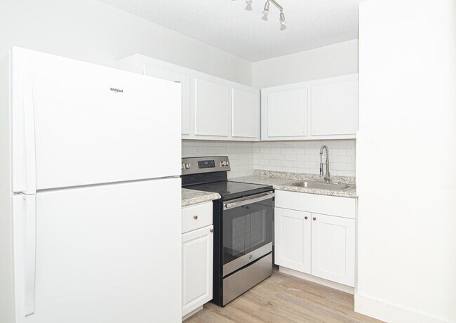 Building Photo - 1605 SW 11th Ct