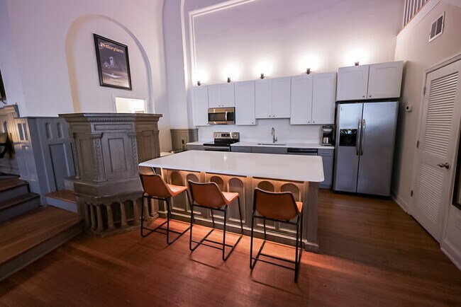 Kitchen - 300 S Patterson Park Ave