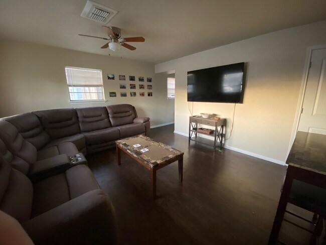 Building Photo - 3005 First St