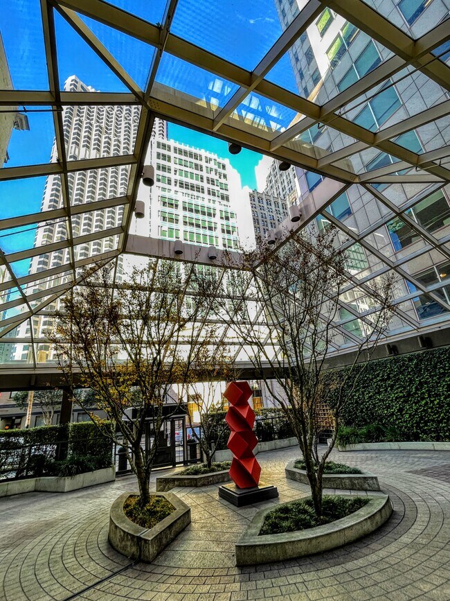 Foto del edificio - 333 Bush St