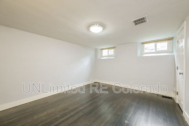 Building Photo - 1456 Elm St