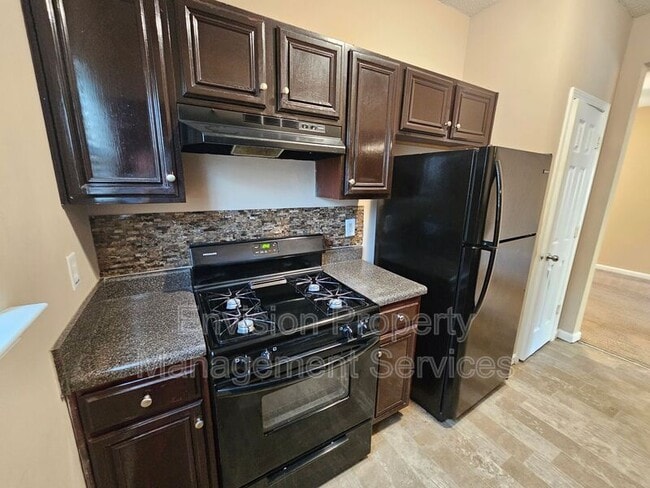 Building Photo - 2318 Hackamore Dr