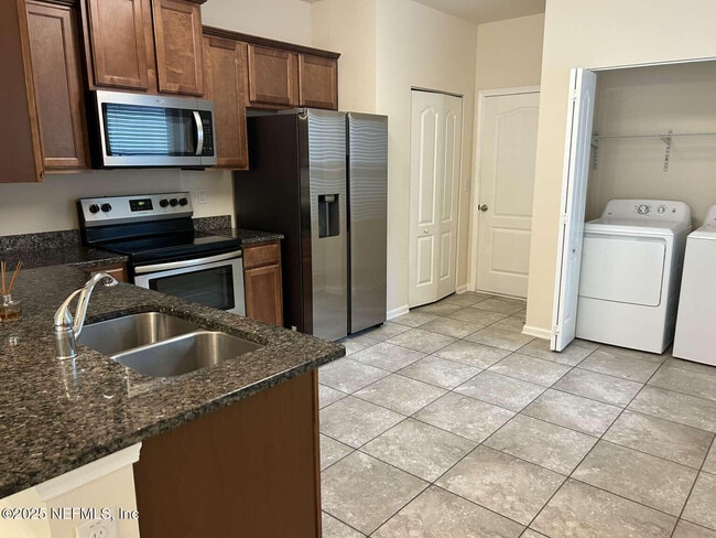 Building Photo - 742 Servia Dr