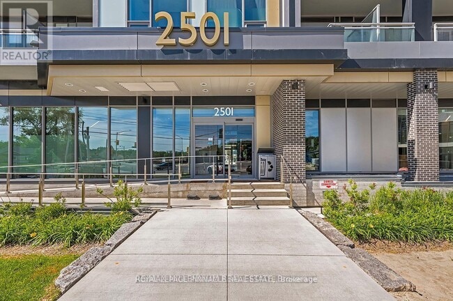 Photo du bâtiment - 2501 Saw Whet Blvd.