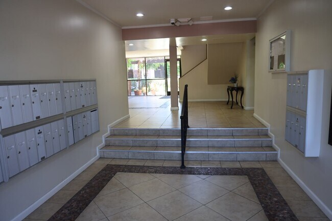 Foto del edificio - 5403 Newcastle Ave