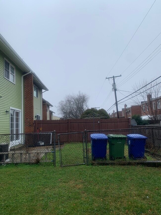 Building Photo - 3734 Springwood Ave
