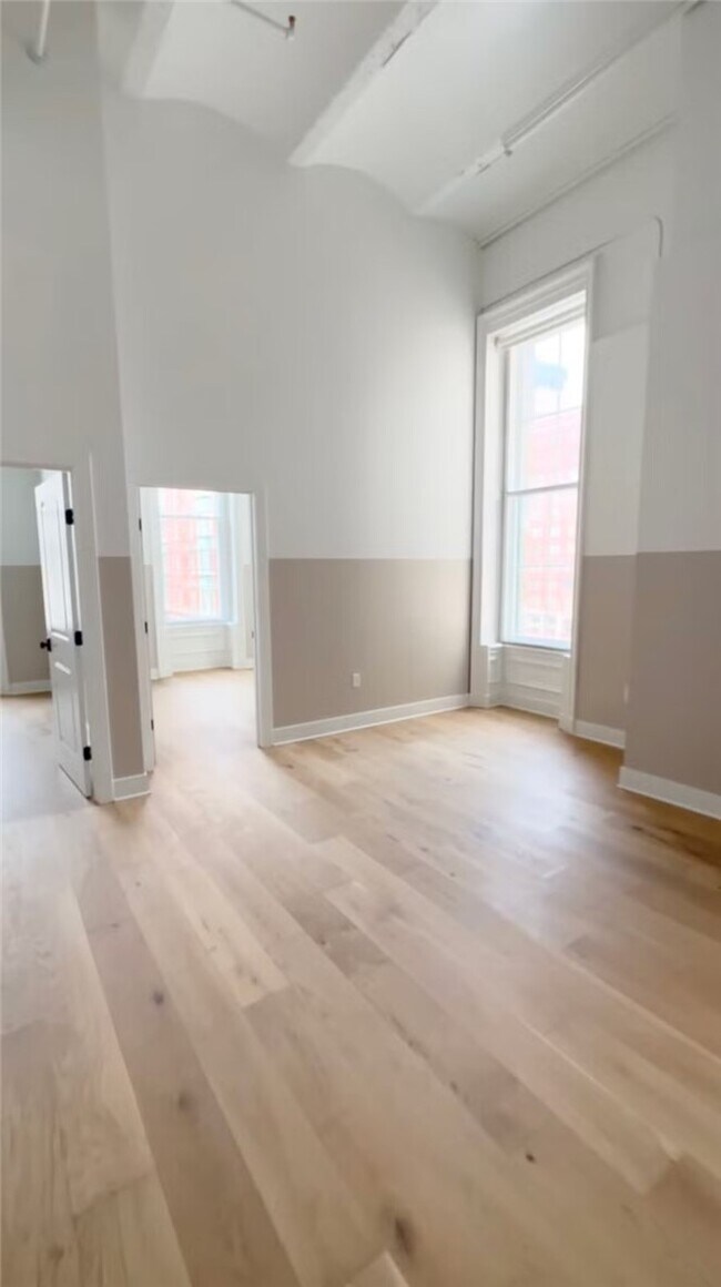 Foto del edificio - 30 W Broad St