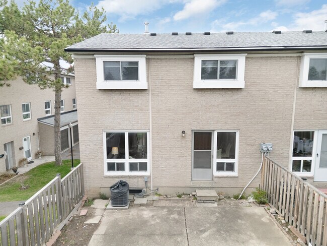 Photo du bâtiment - 2 Liszt Gate