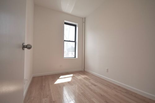 Foto del edificio - 453 W 36th St